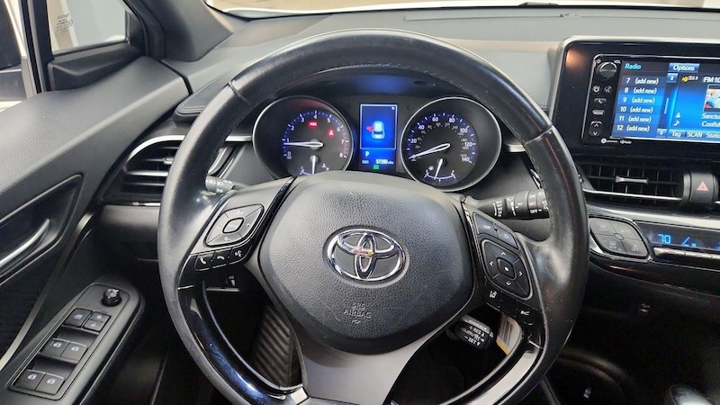 2018 Toyota C-HR XLE 10