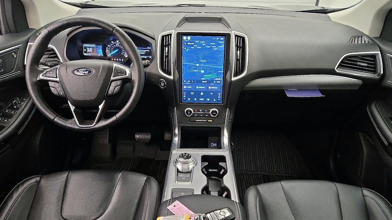 2022 Ford Edge Titanium 9