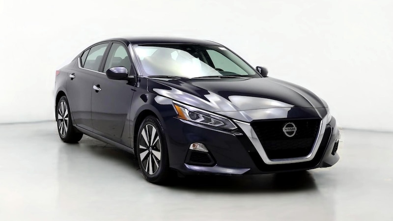 2022 Nissan Altima SV Hero Image