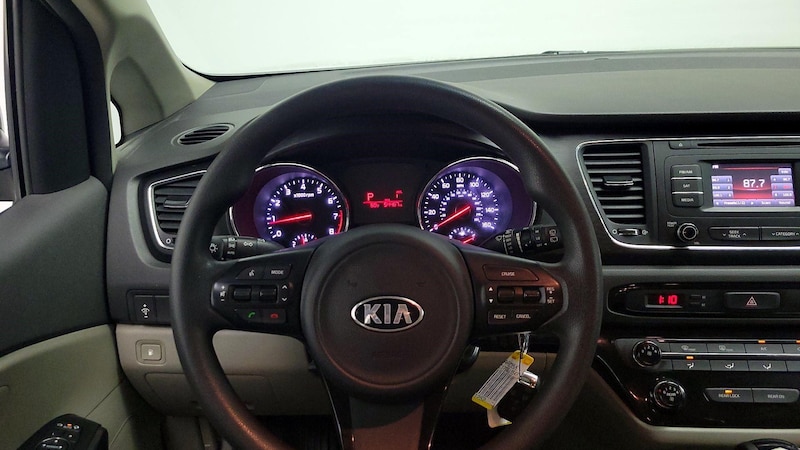 2016 Kia Sedona LX 10