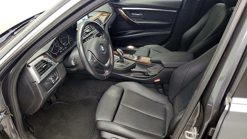 2017 BMW 3 Series 330xi 11