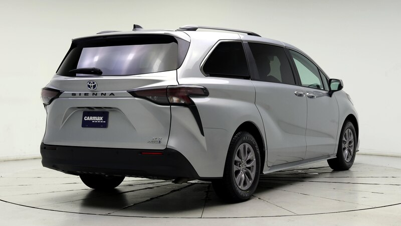 2023 Toyota Sienna XLE 8