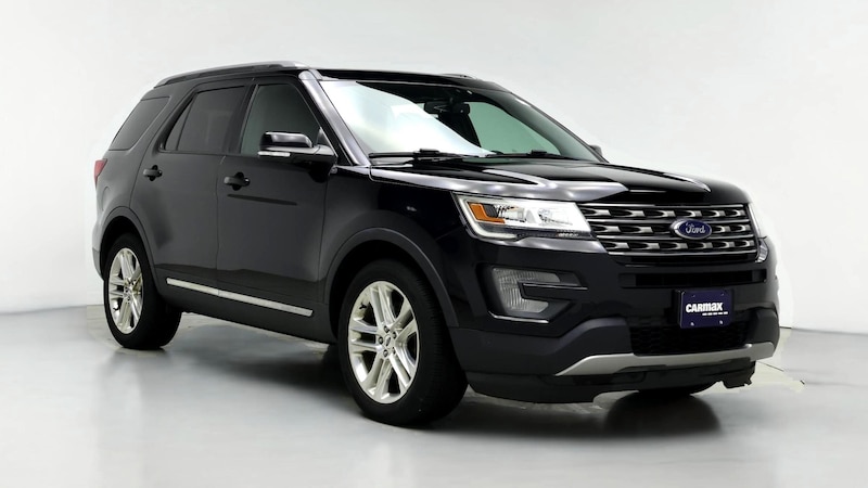 2017 Ford Explorer XLT Hero Image