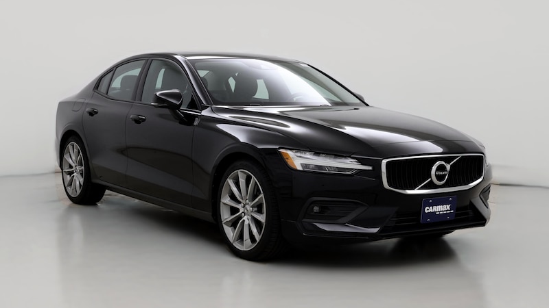 2021 Volvo S60 T6 Momentum Hero Image