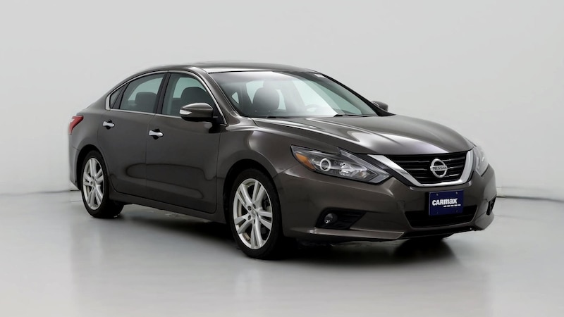 2016 Nissan Altima SL Hero Image