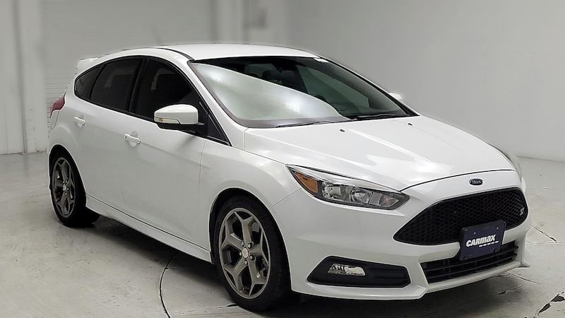 2017 Ford Focus ST Hero Image