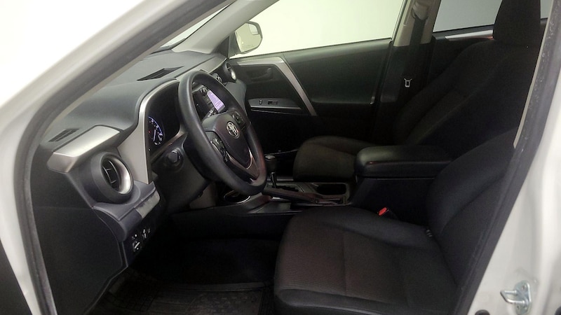 2017 Toyota RAV4 LE 11