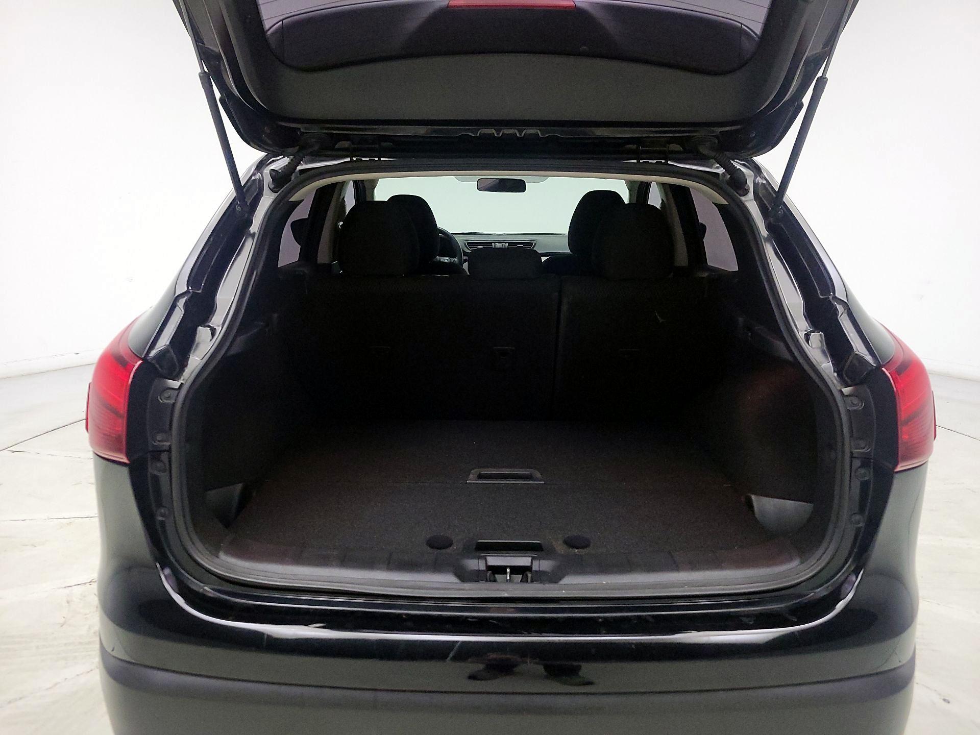 Thumbnail: 2019 Nissan Rogue Sport - 18