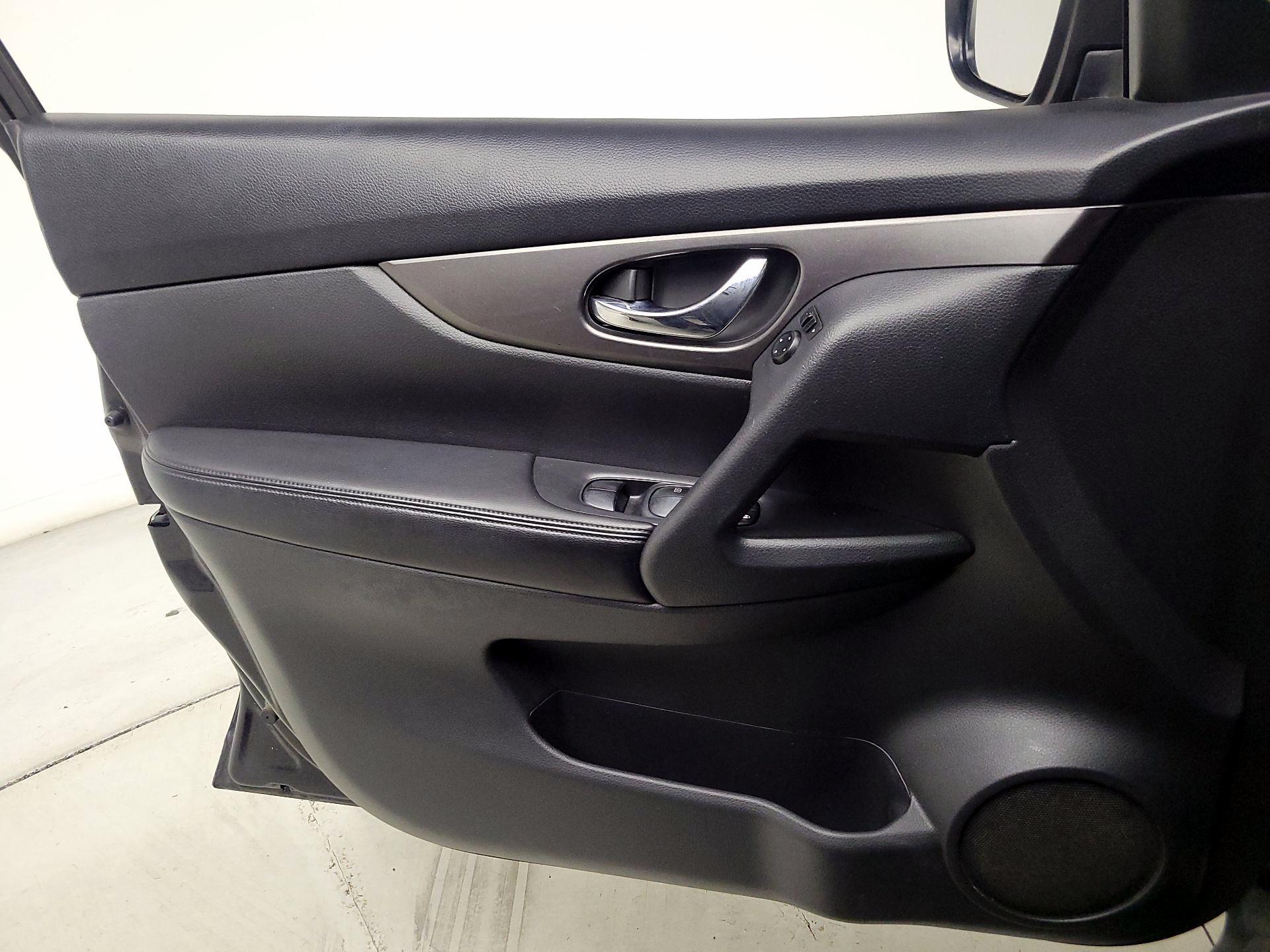 Thumbnail: 2015 Nissan Rogue - 12