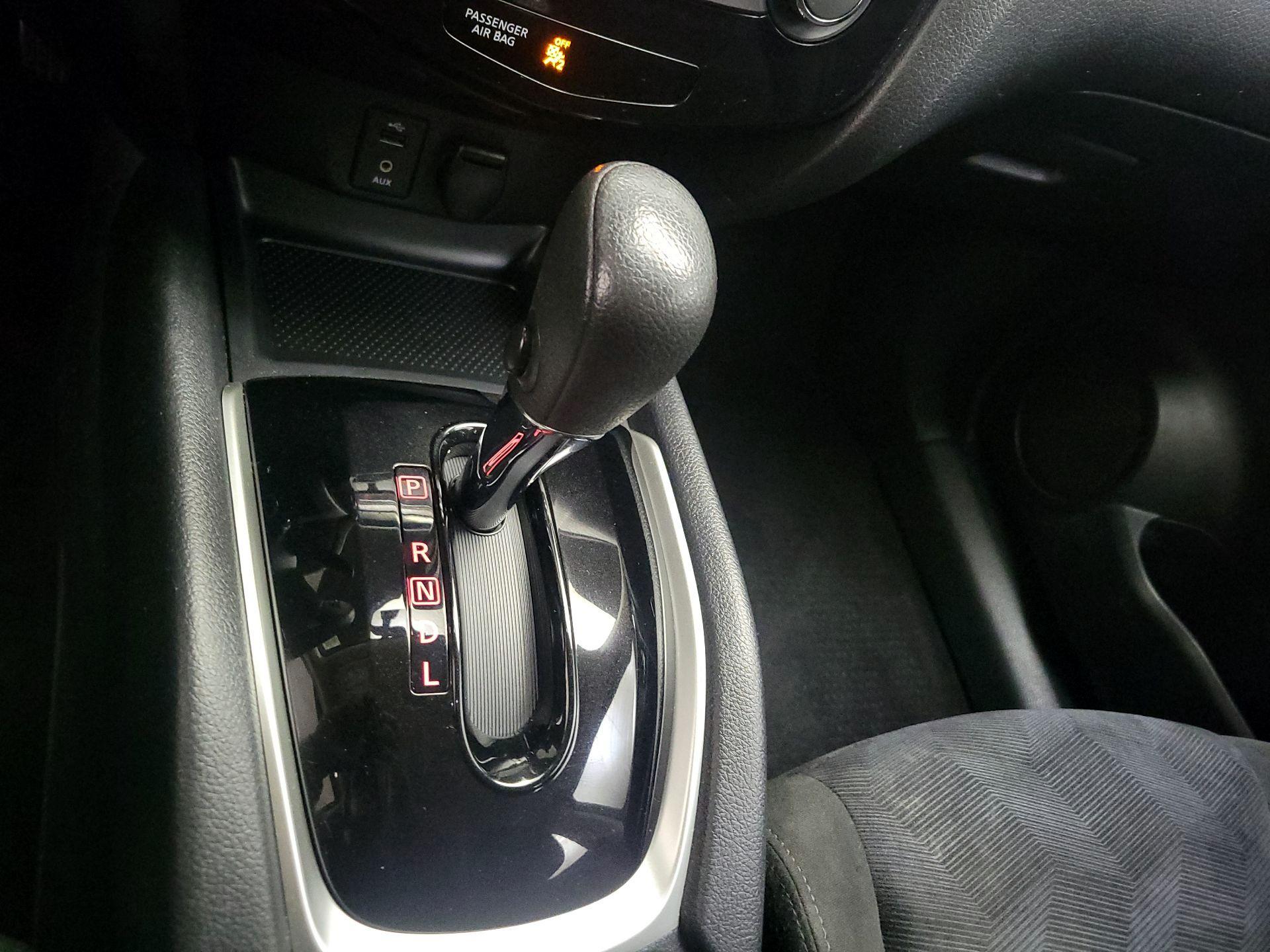 Thumbnail: 2015 Nissan Rogue - 17