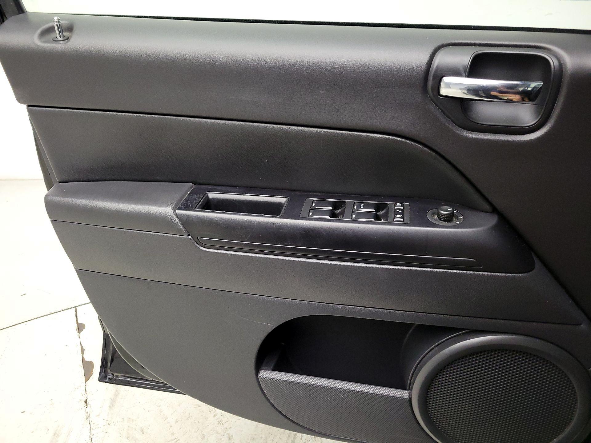 Thumbnail: 2015 Jeep Compass - 12