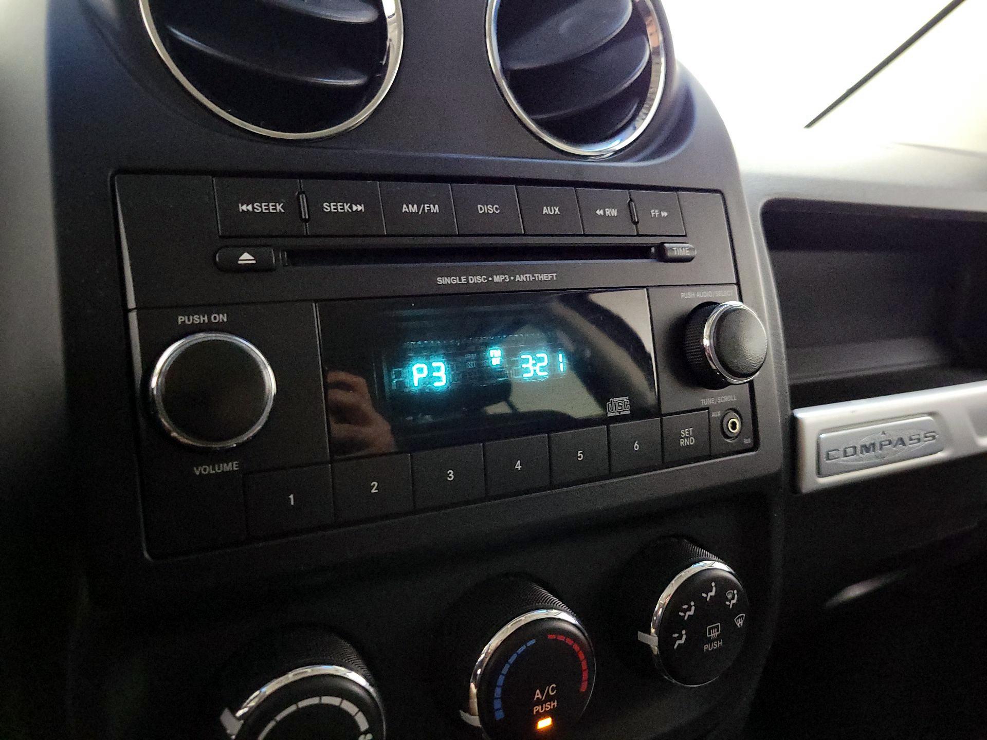 Thumbnail: 2015 Jeep Compass - 13