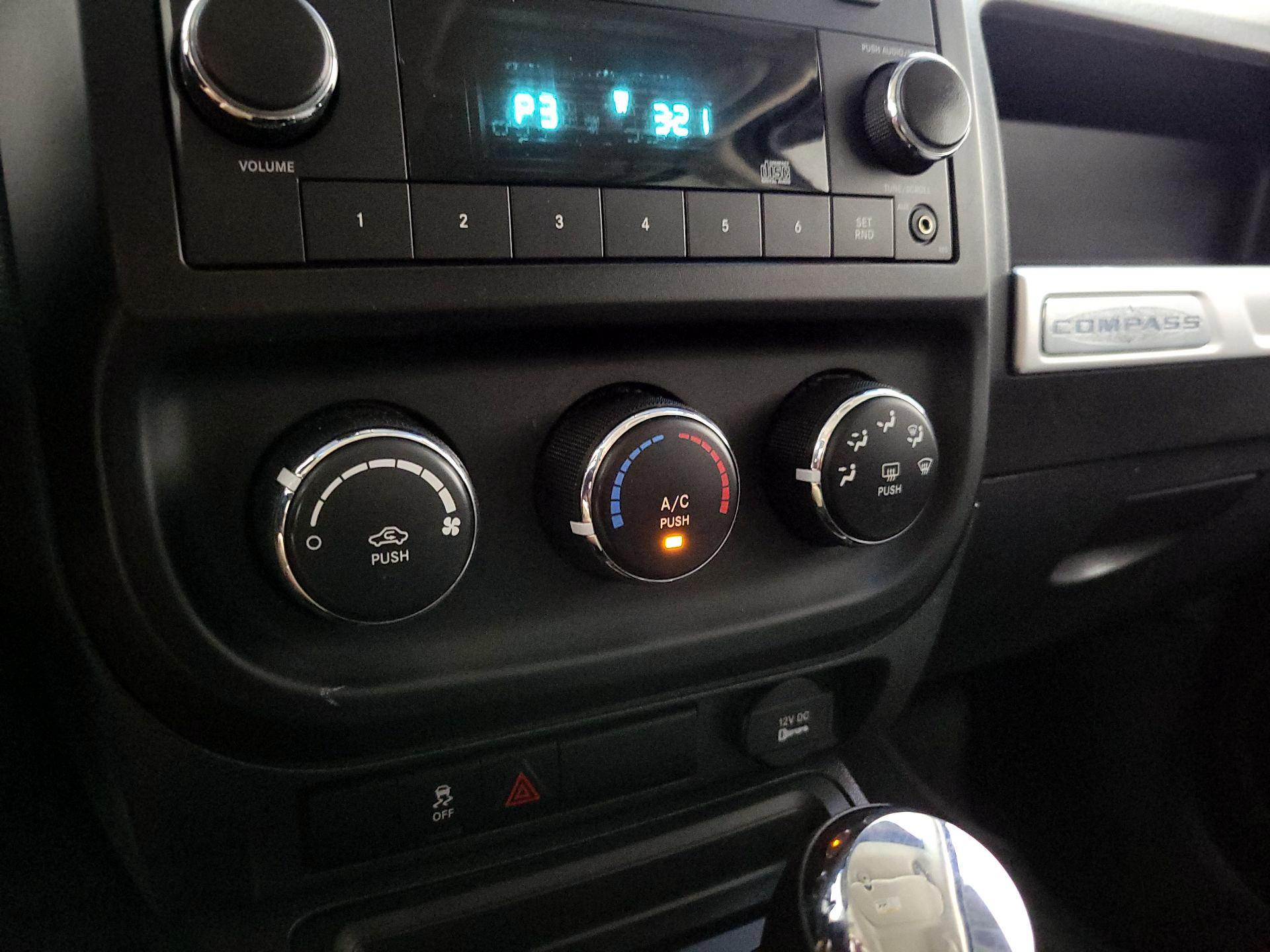 Thumbnail: 2015 Jeep Compass - 14