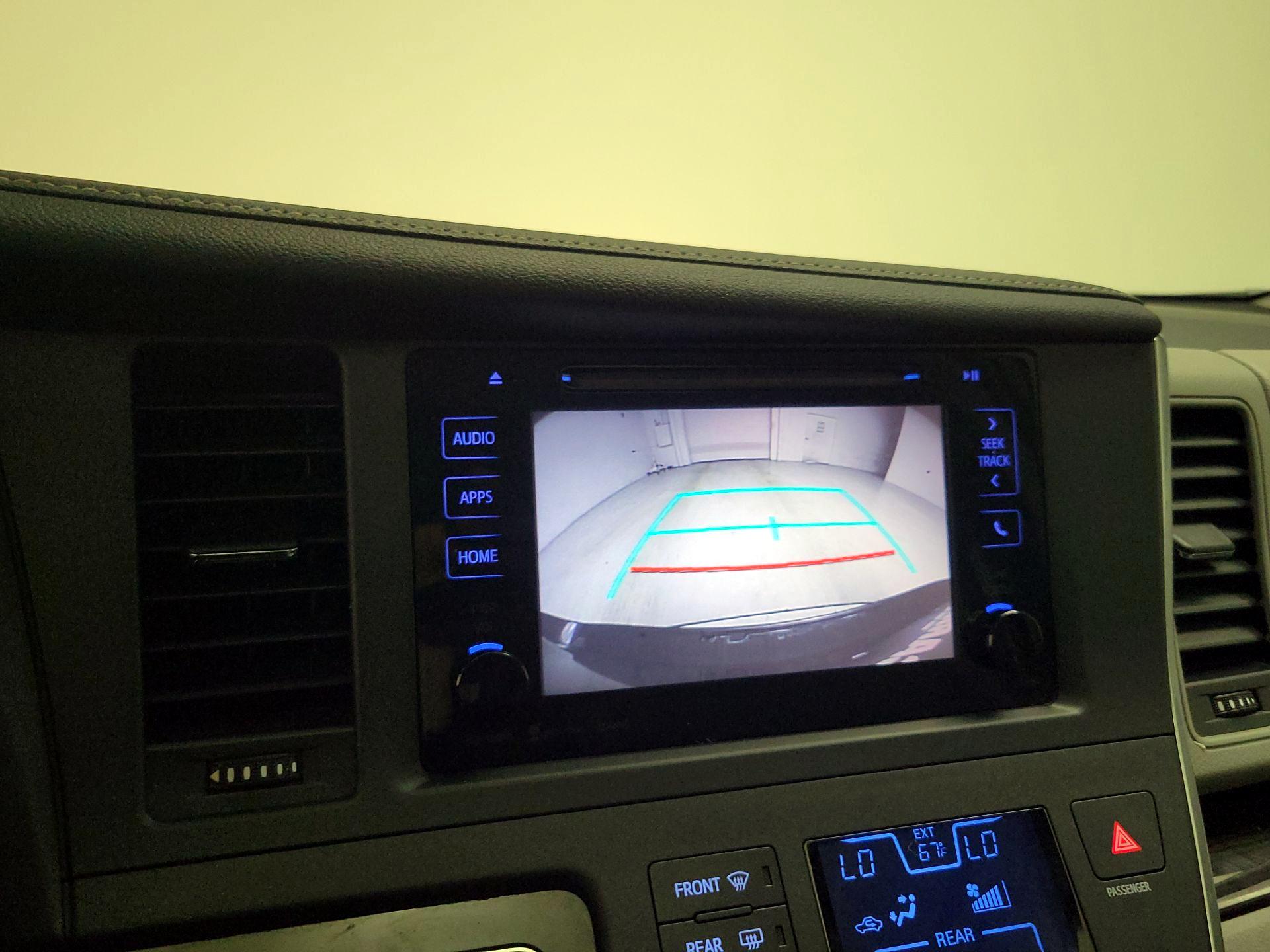 Thumbnail: 2017 Toyota Sienna - 14