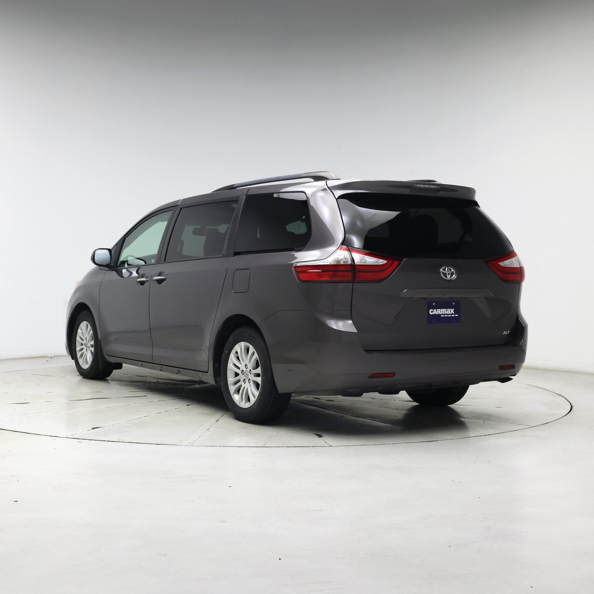Thumbnail: 2017 Toyota Sienna - 2
