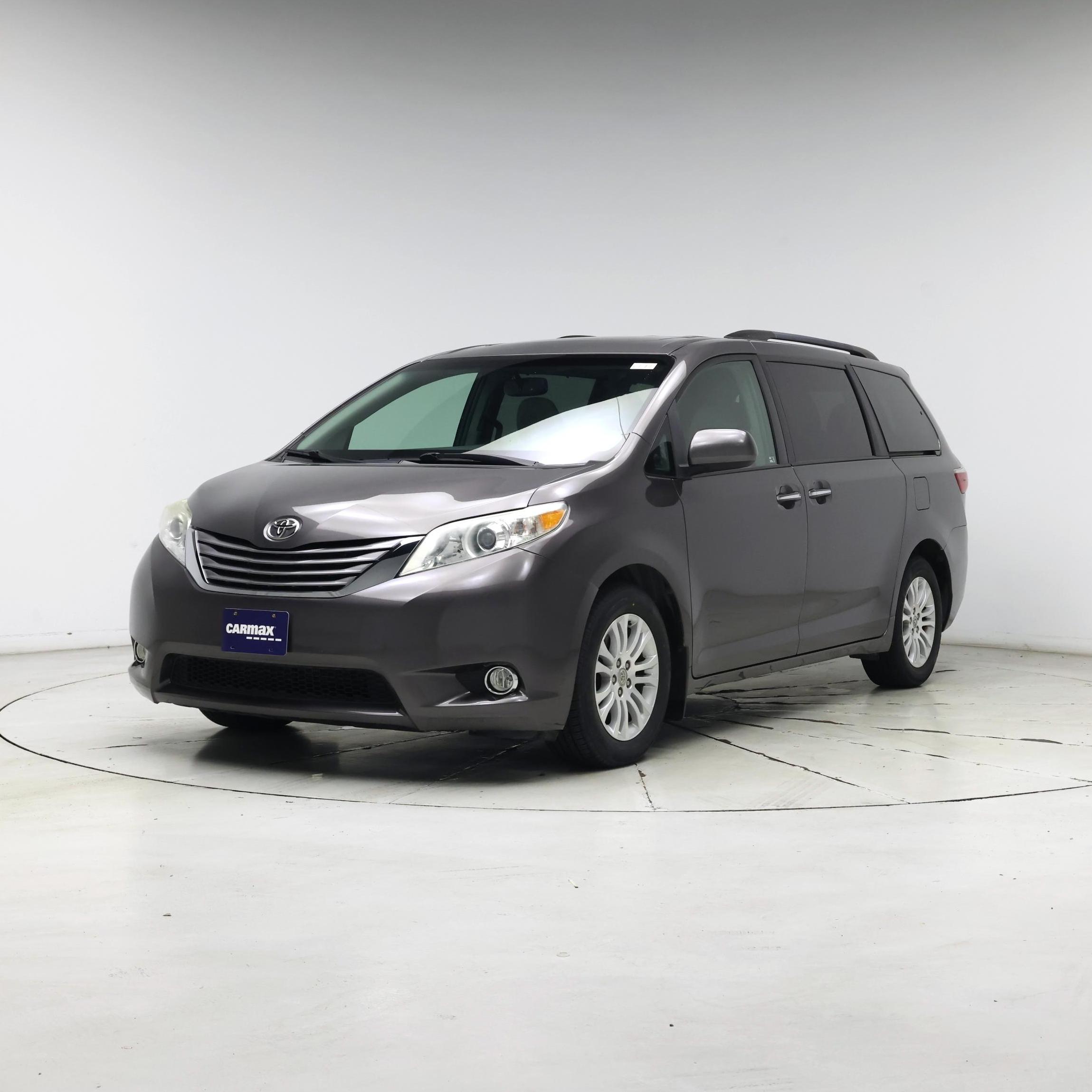 Thumbnail: 2017 Toyota Sienna - 4