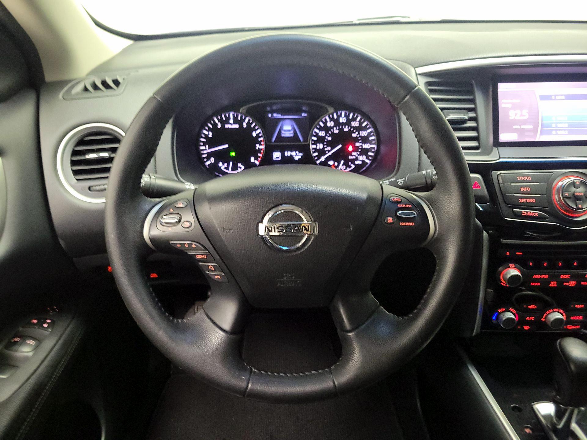 Thumbnail: 2014 Nissan Pathfinder - 10
