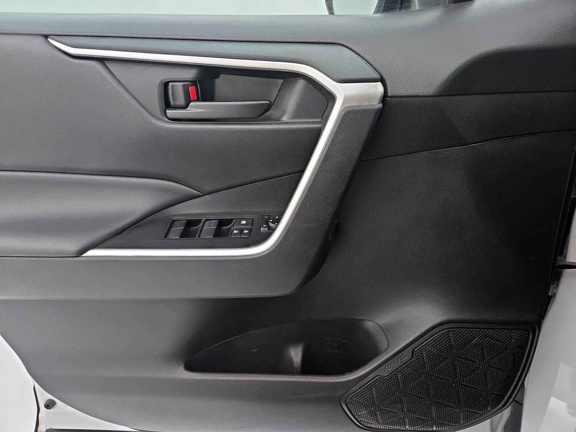 Thumbnail: 2021 Toyota RAV4 - 12