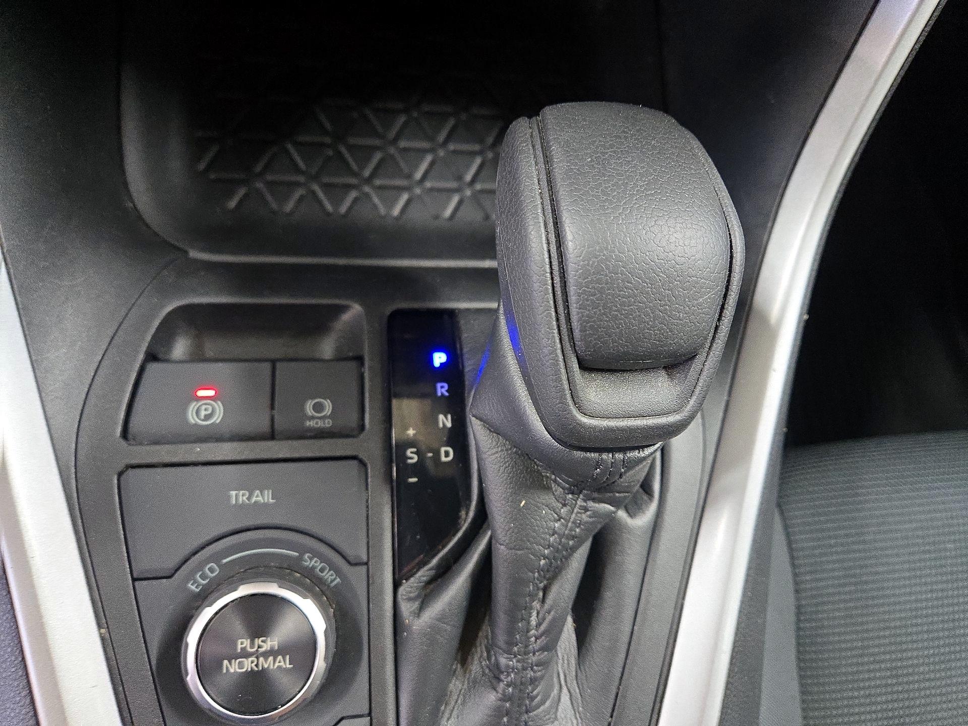 Thumbnail: 2021 Toyota RAV4 - 17