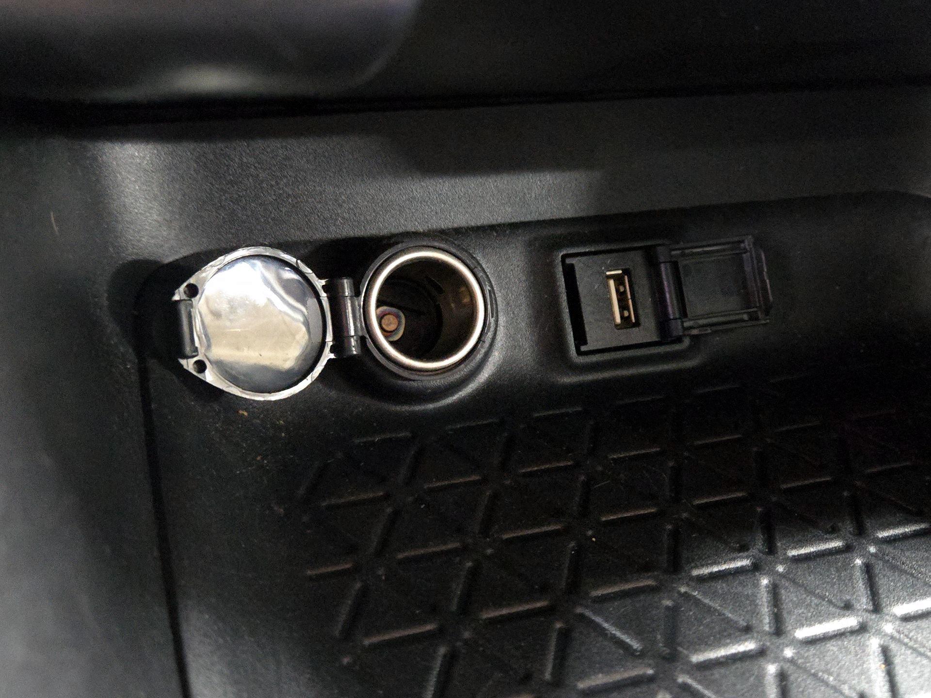 Thumbnail: 2021 Toyota RAV4 - 18