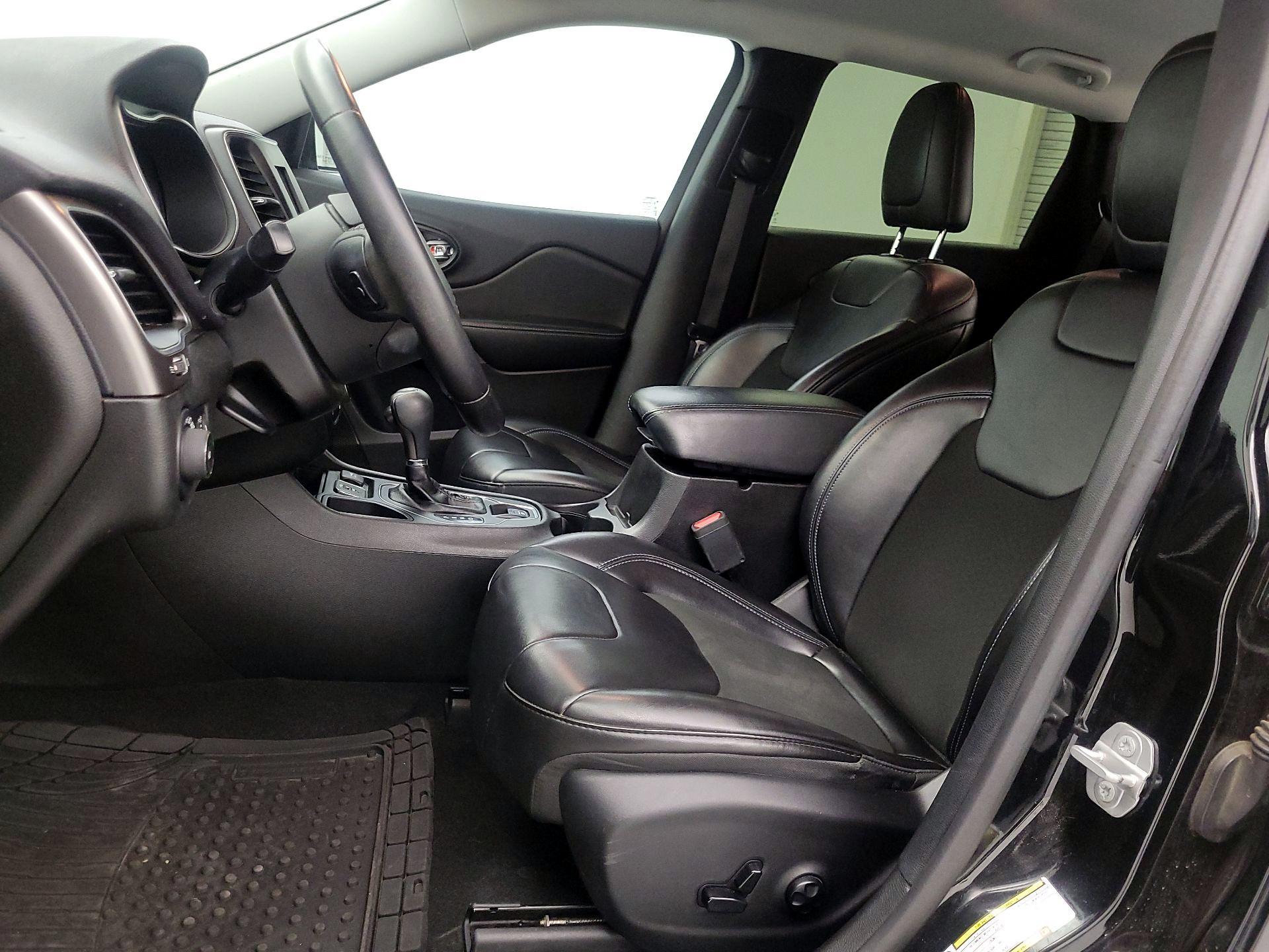 Thumbnail: 2019 Jeep Cherokee - 11