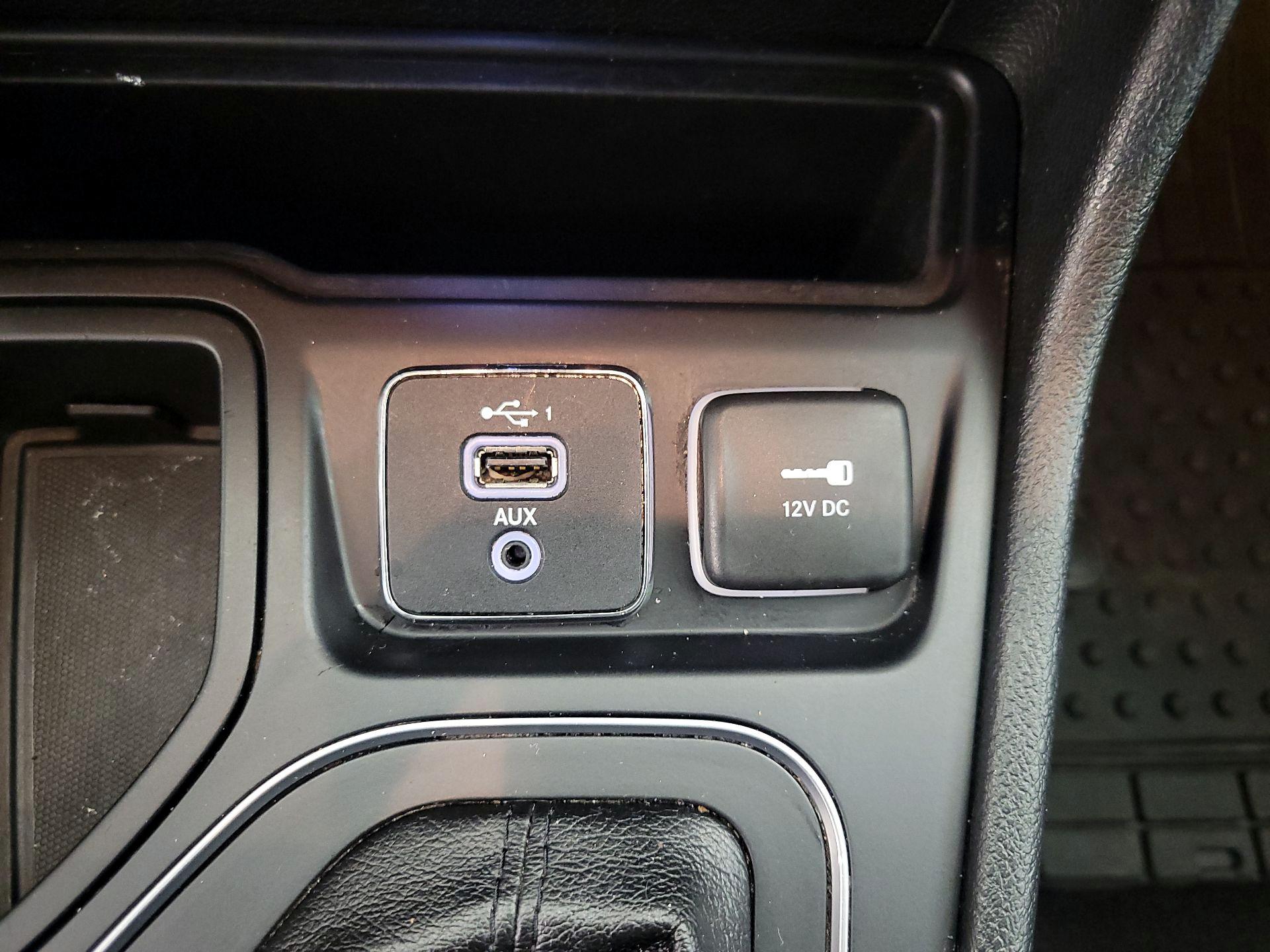 Thumbnail: 2019 Jeep Cherokee - 18