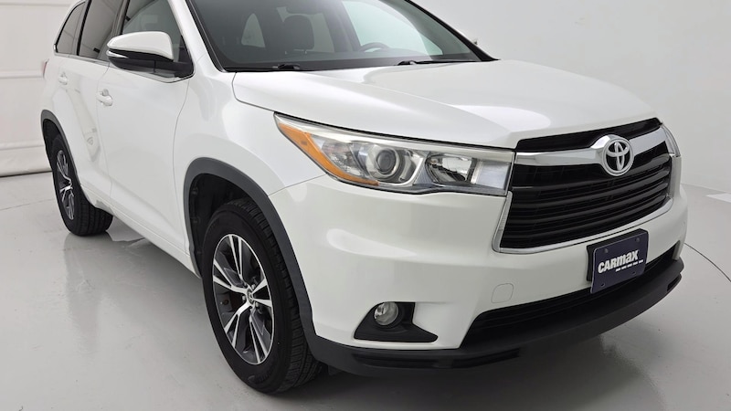 2016 Toyota Highlander XLE Hero Image