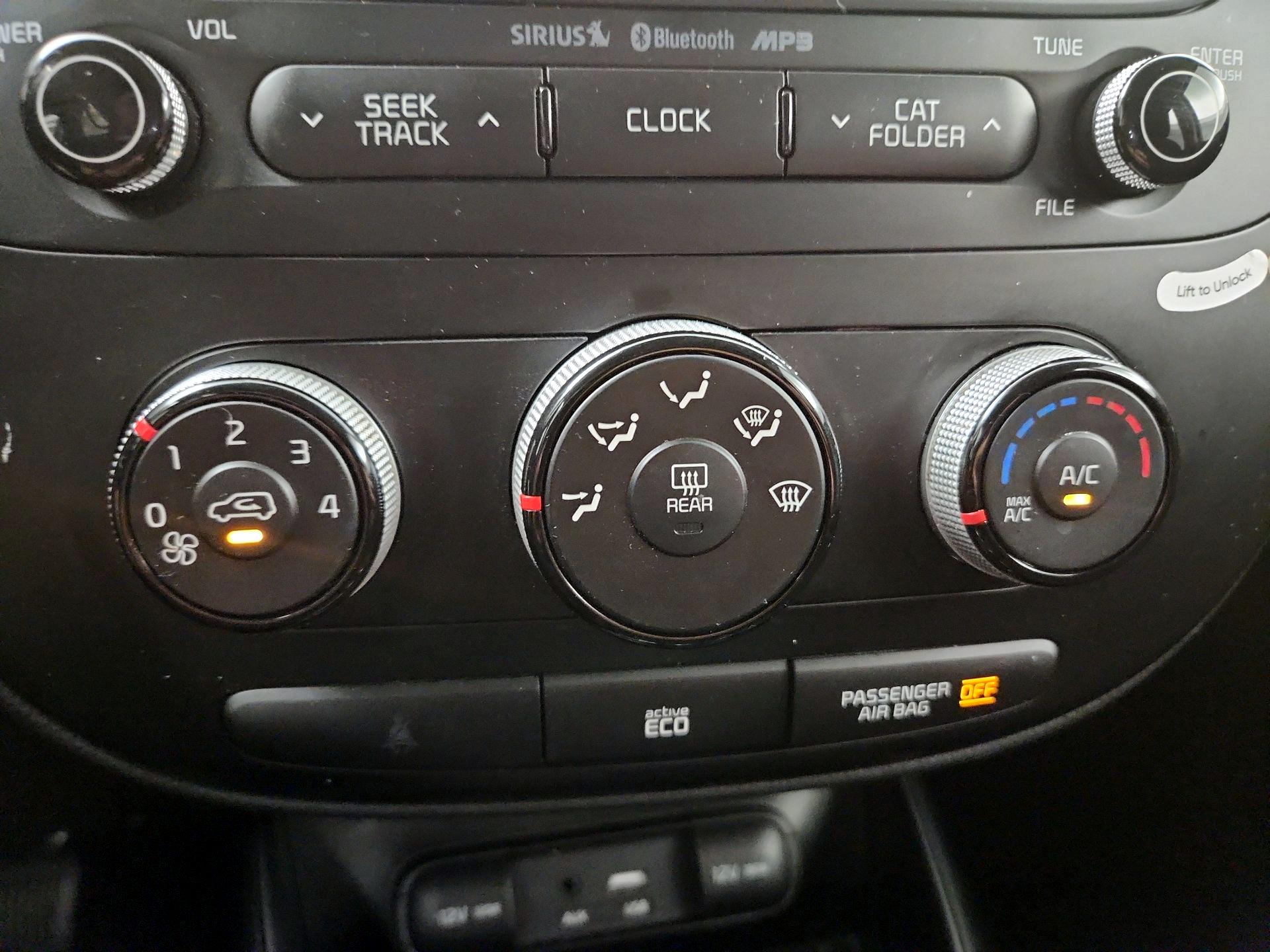Thumbnail: 2016 Kia Soul - 16