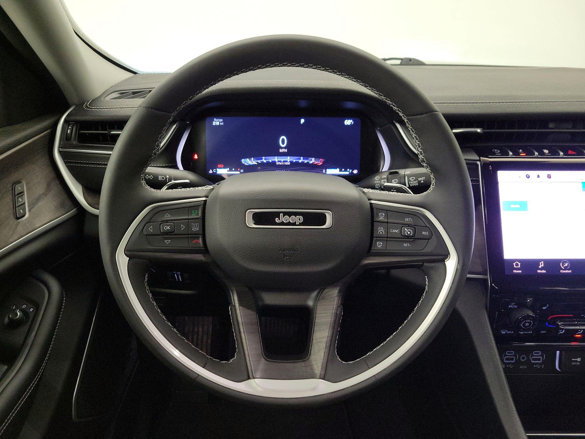 Thumbnail: 2023 Jeep Grand Cherokee - 10