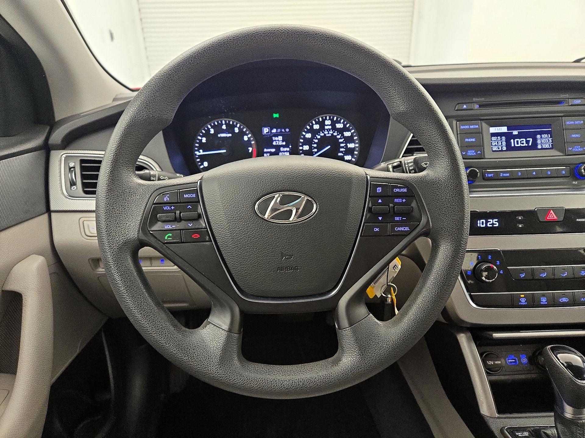 Thumbnail: 2017 Hyundai Sonata - 10