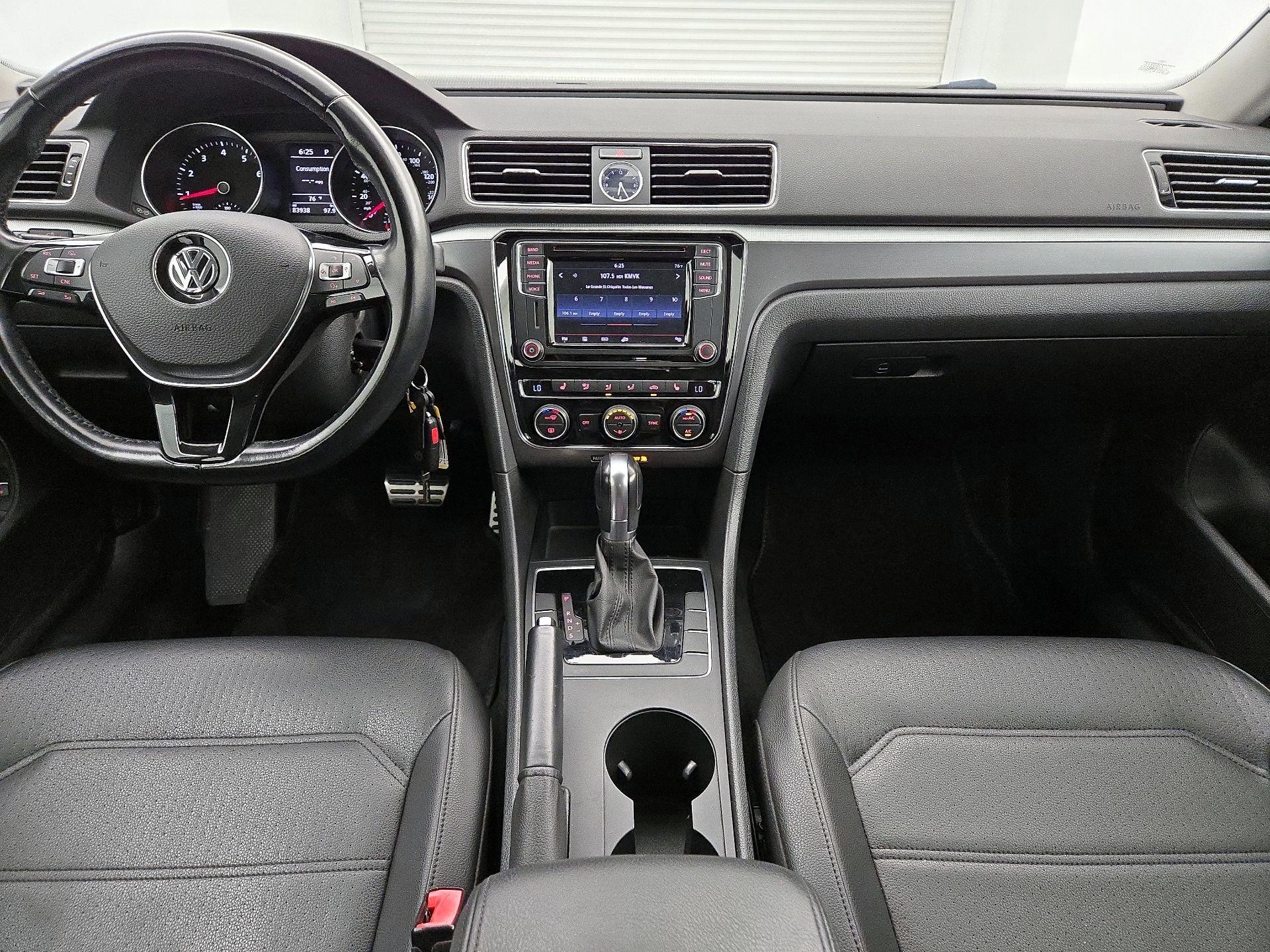 Thumbnail: 2017 Volkswagen Passat - 9