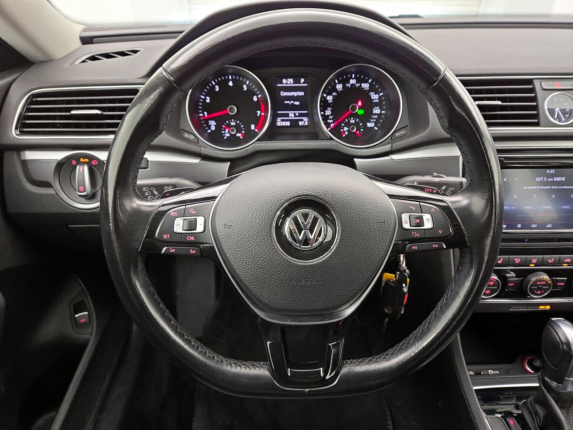 Thumbnail: 2017 Volkswagen Passat - 10