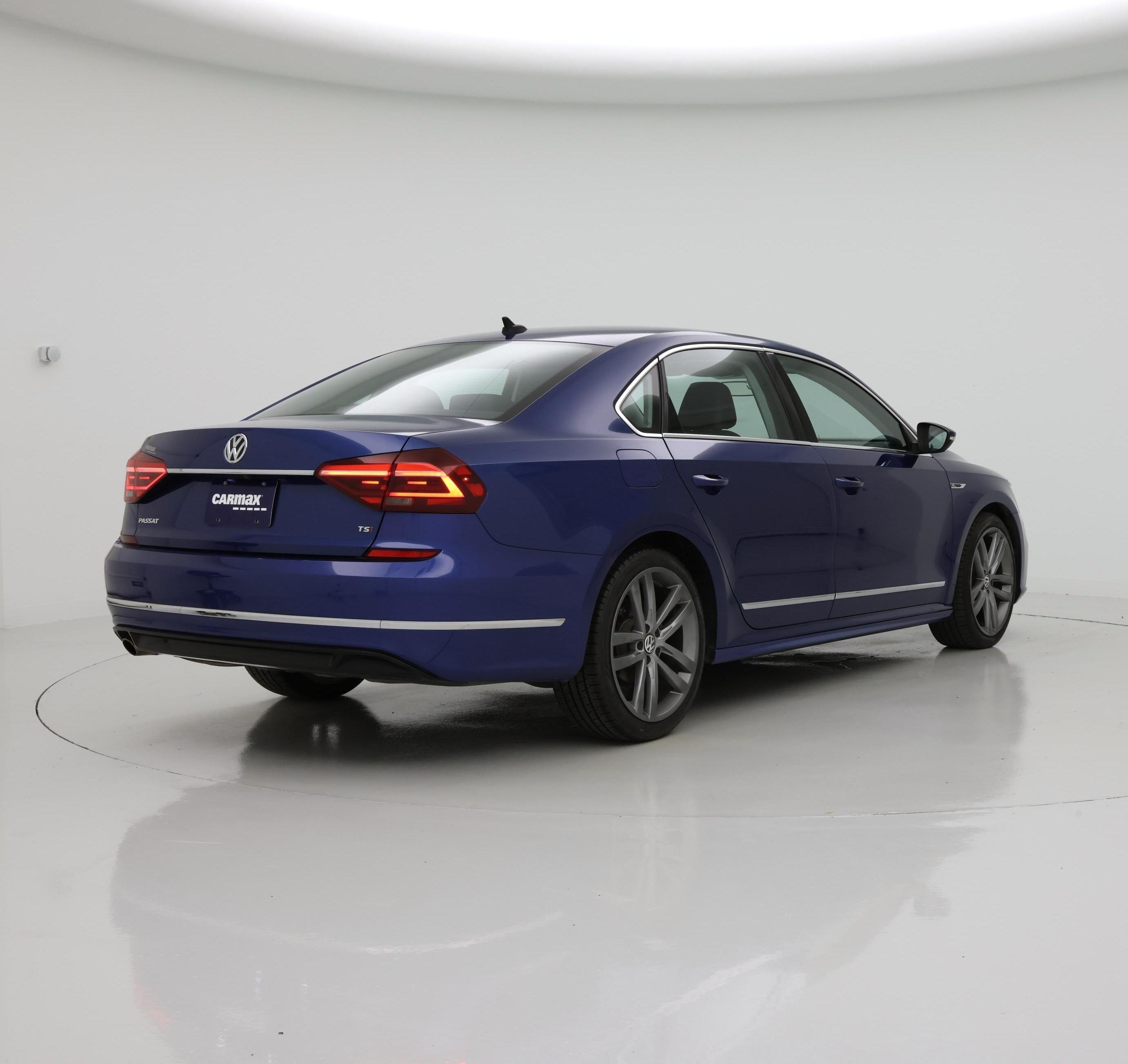 Thumbnail: 2017 Volkswagen Passat - 8