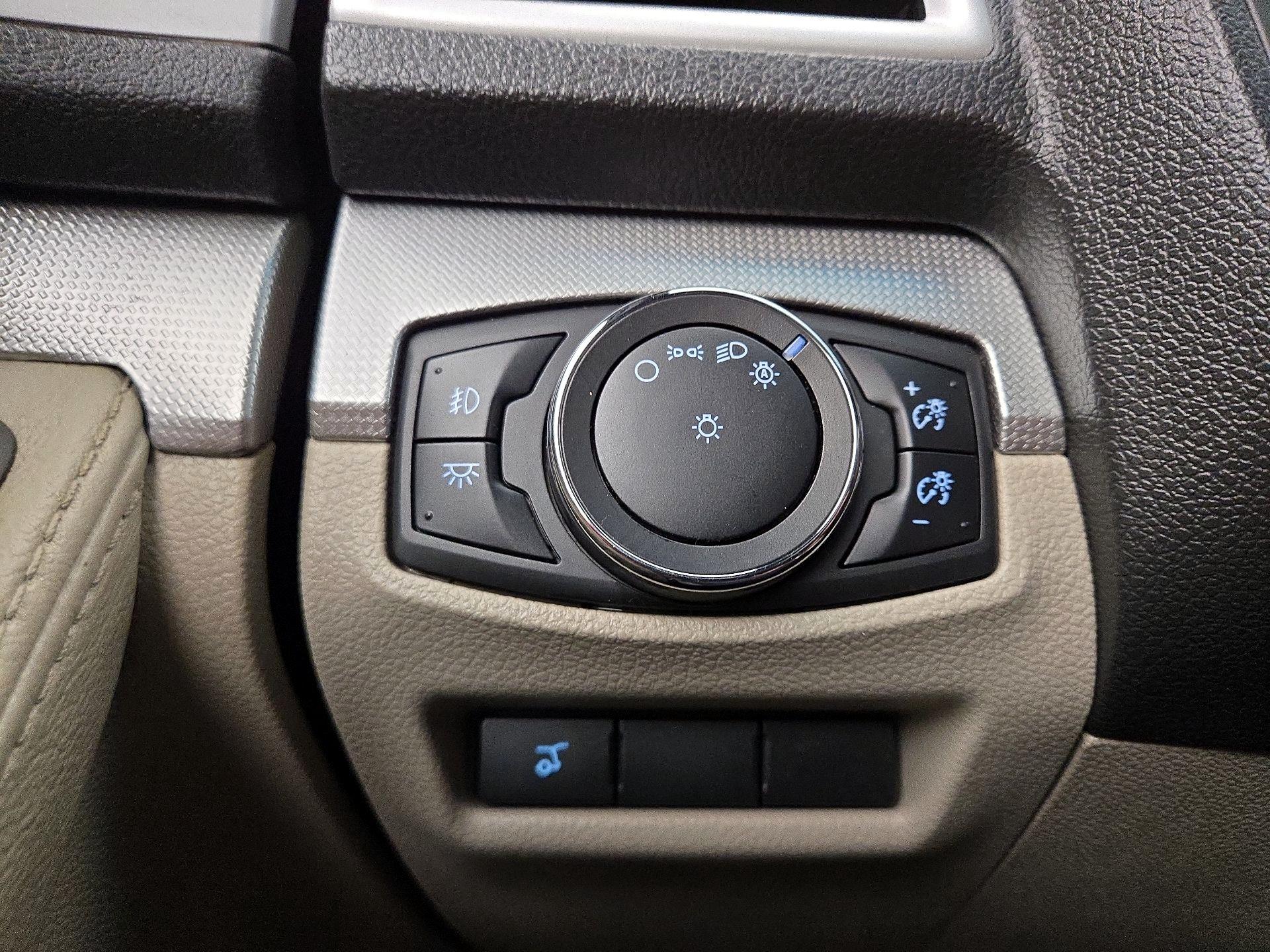 Thumbnail: 2014 Ford Explorer - 13