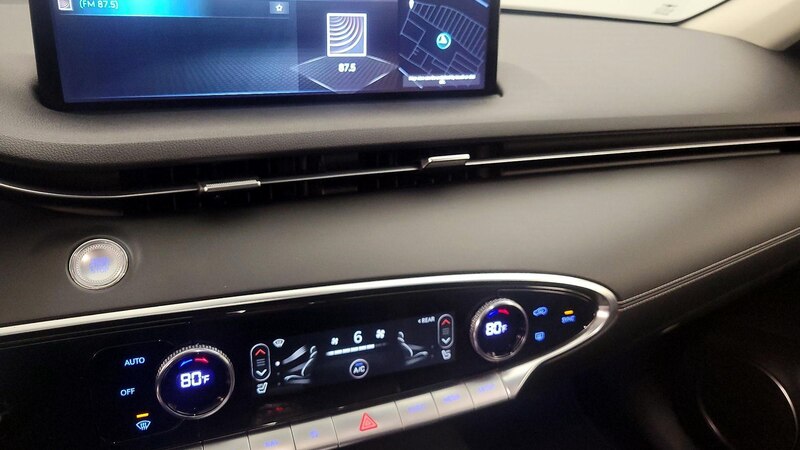 2023 Genesis GV70  16