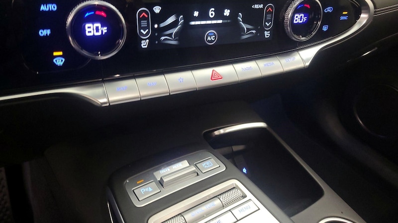 2023 Genesis GV70  17
