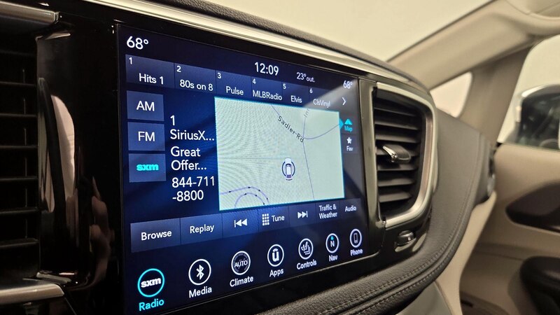 2019 Chrysler Pacifica Hybrid Limited 16