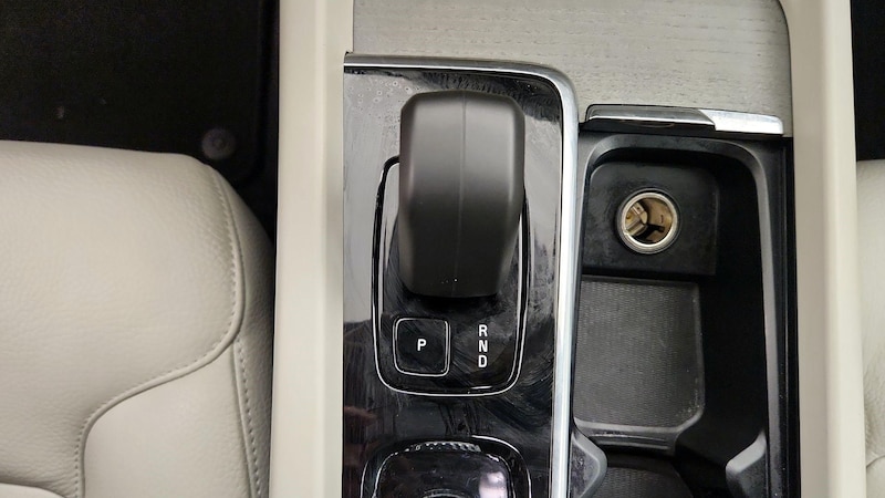 2024 Volvo XC60 Recharge Core 17