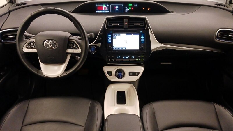 2016 Toyota Prius Three Touring 9