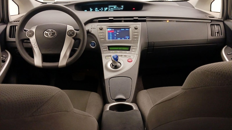 2013 Toyota Prius Three 9