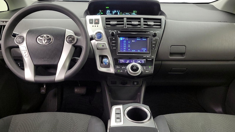 2014 Toyota Prius v Three 9