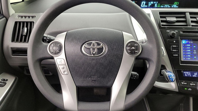 2014 Toyota Prius v Three 10