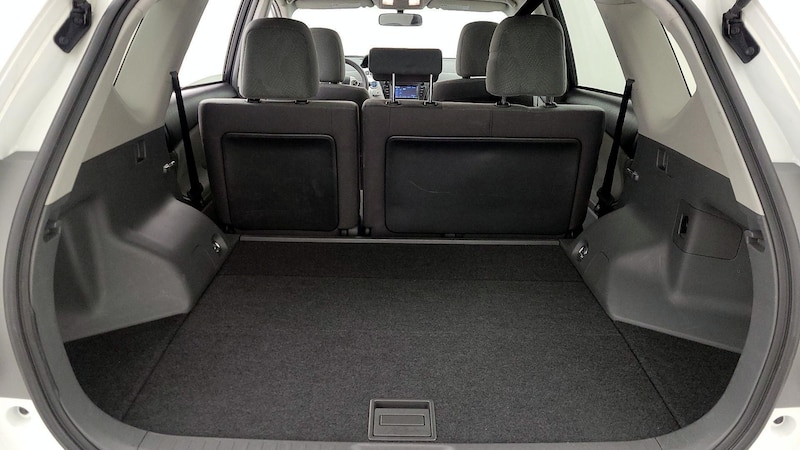 2014 Toyota Prius v Three 20