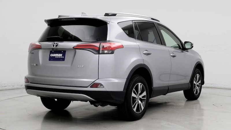 2018 Toyota RAV4 XLE 8