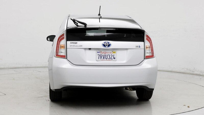 2015 Toyota Prius Two 6