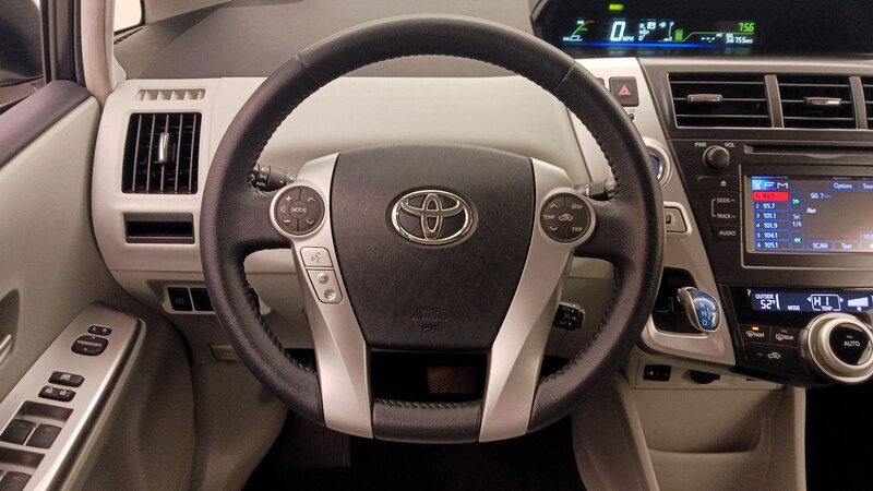 2014 Toyota Prius v Five 10