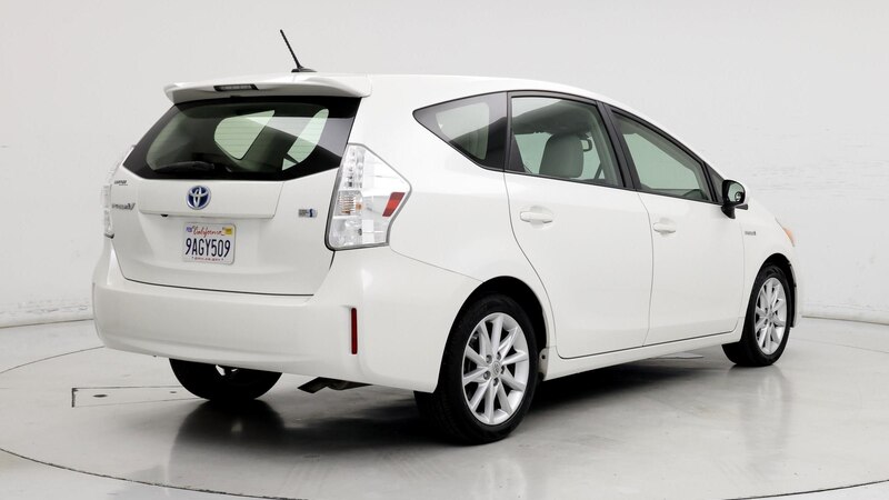 2014 Toyota Prius v Five 8