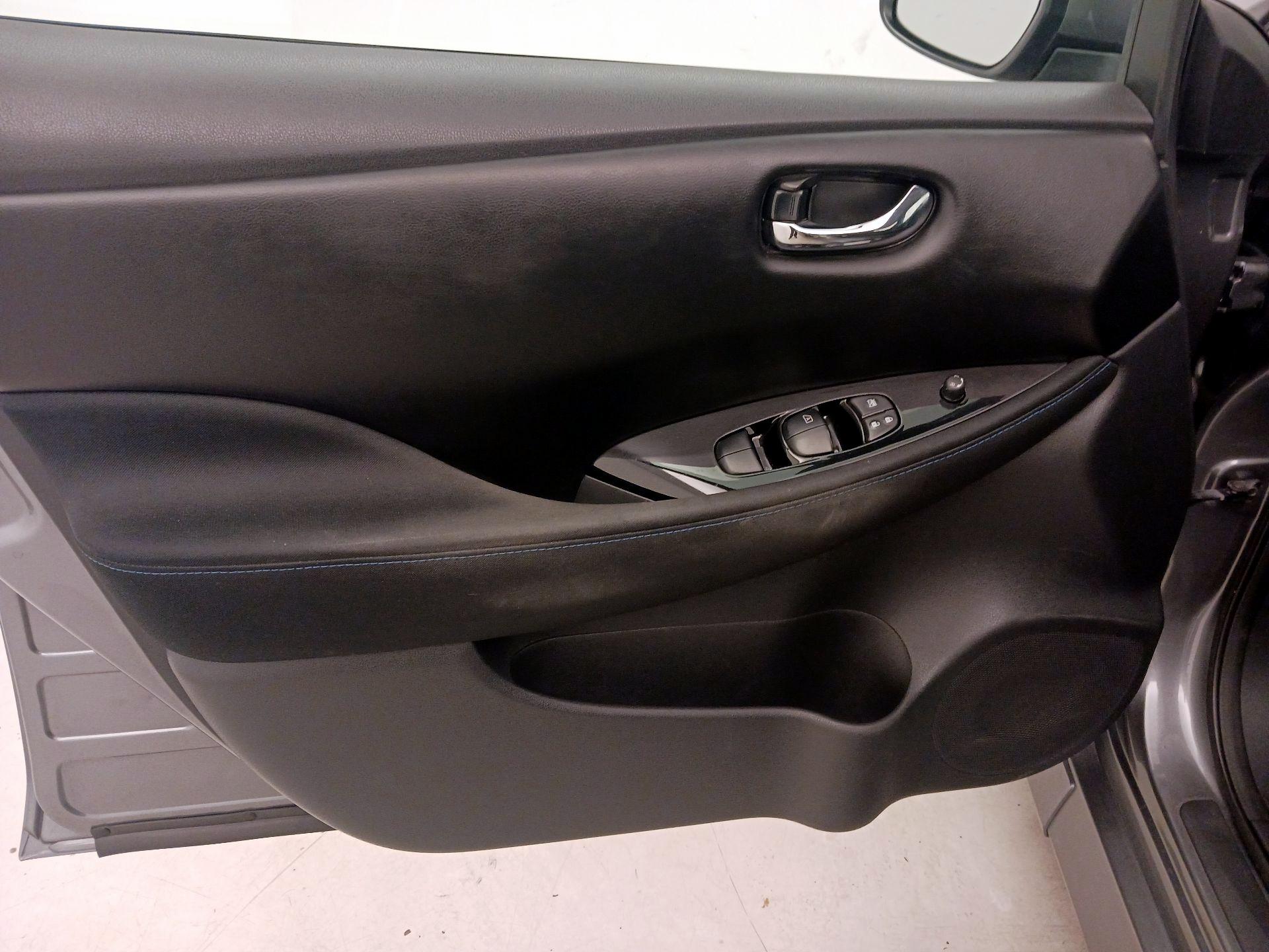 Thumbnail: 2018 Nissan Leaf - 12