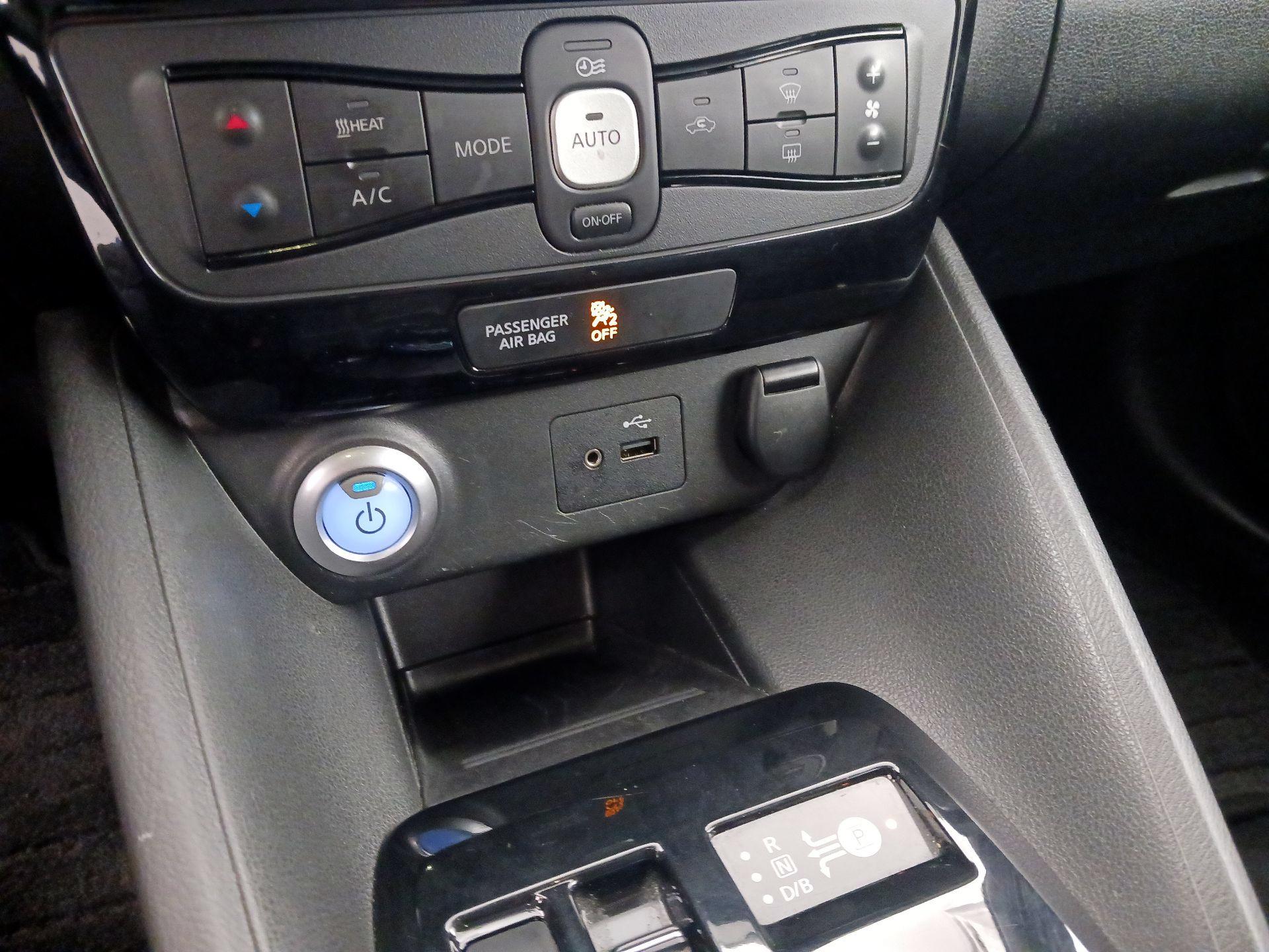 Thumbnail: 2018 Nissan Leaf - 17