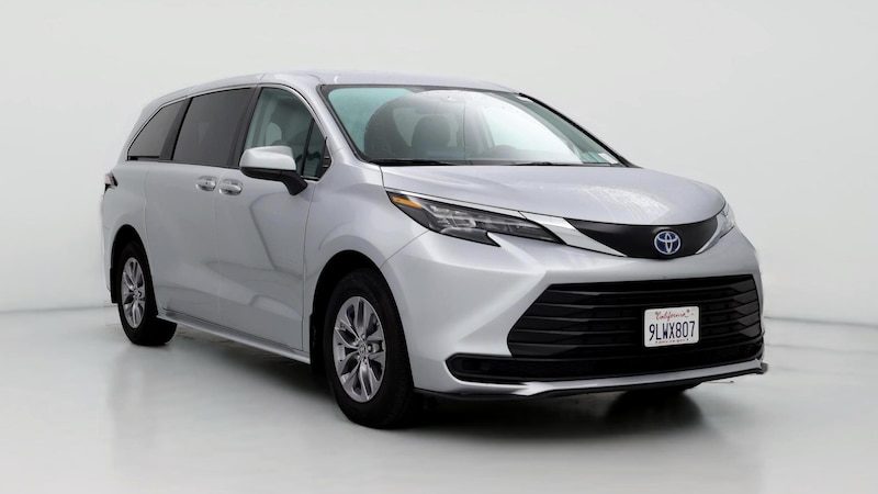 2024 Toyota Sienna LE Hero Image